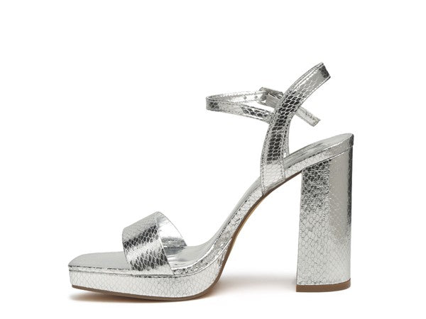 BLOCK HEEL OVER THE TOE STRAP SANDAL