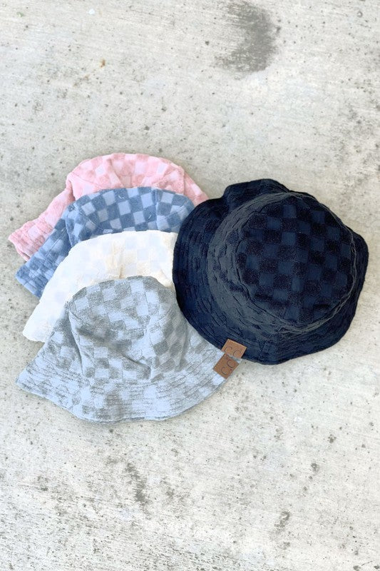 CHECKERED TERRY CLOTH BUCKET HAT